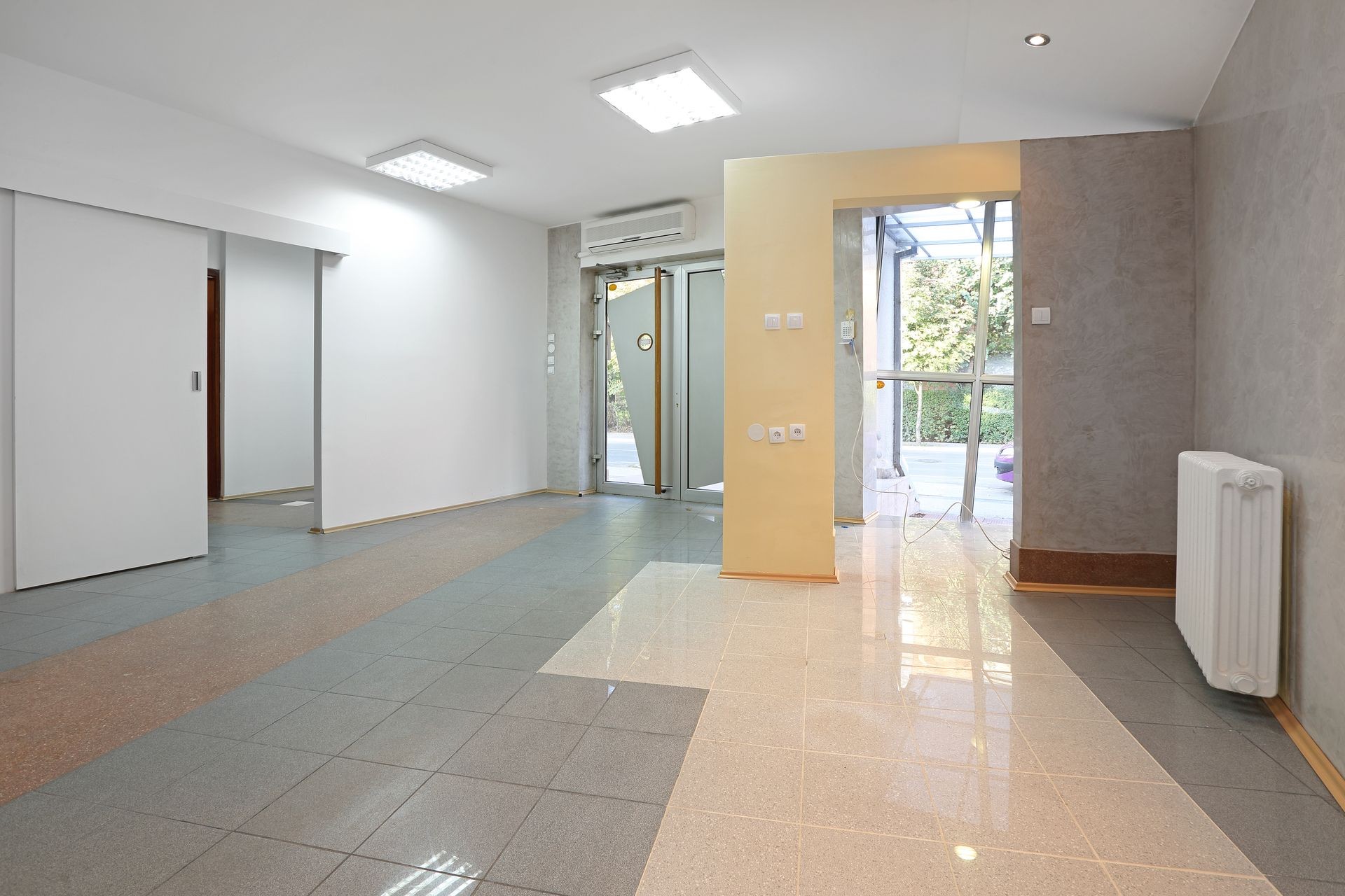 Empty Vacant Shop Space Interior Empty Vacant Shop Space Interior